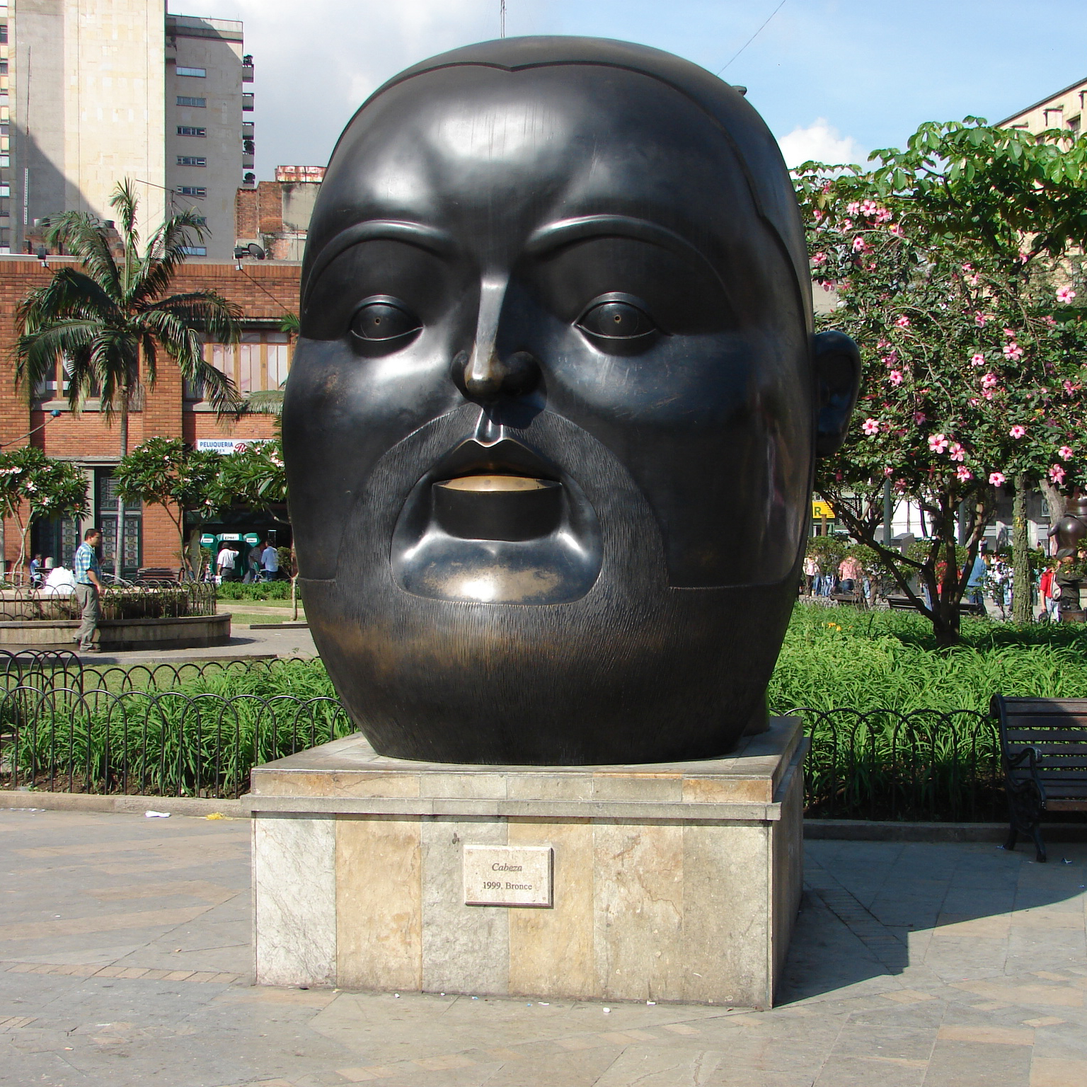 art sculpture metal Cabeza-Plaza_Botero