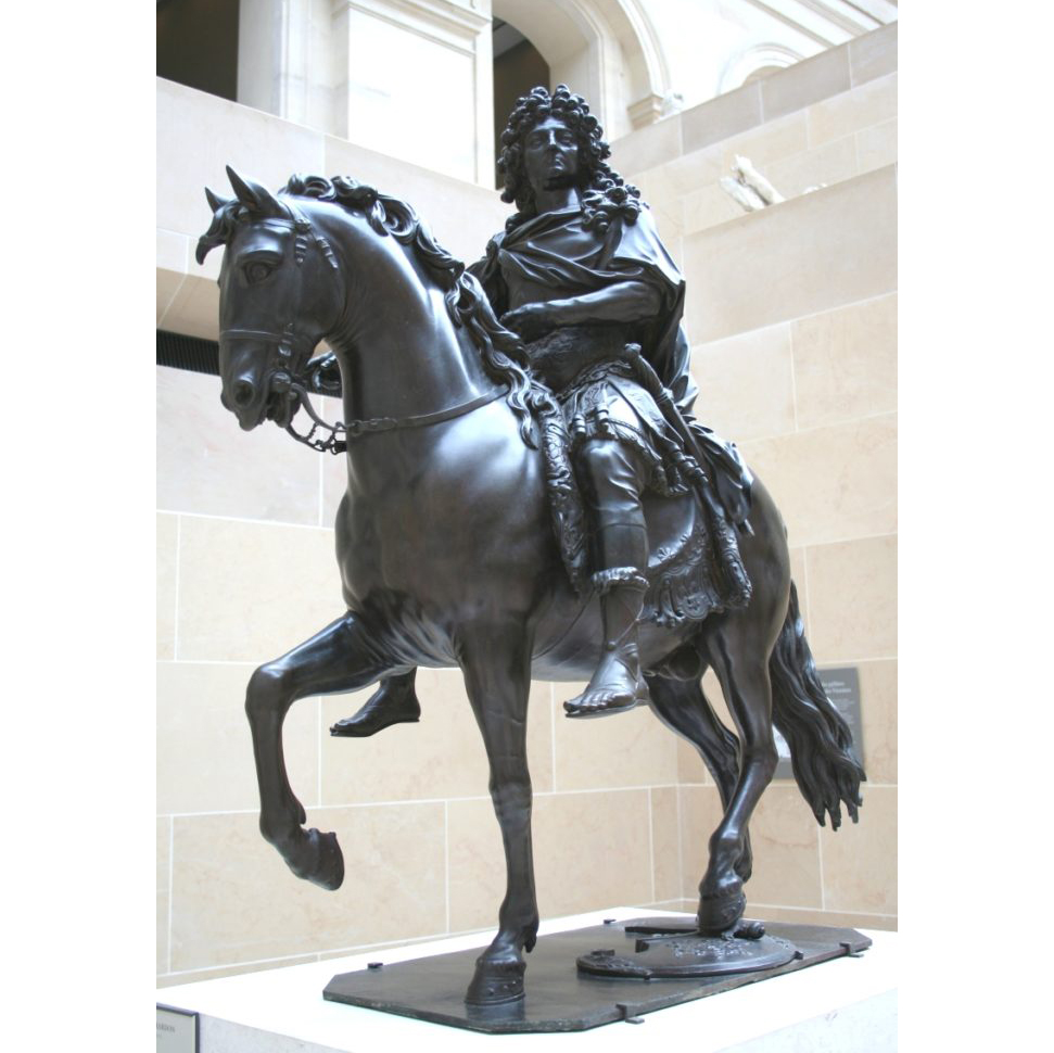 Statue riding horse 