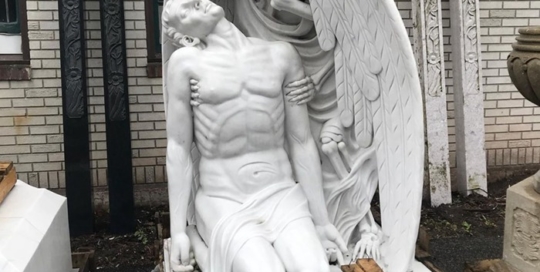 The Kiss of Death statue