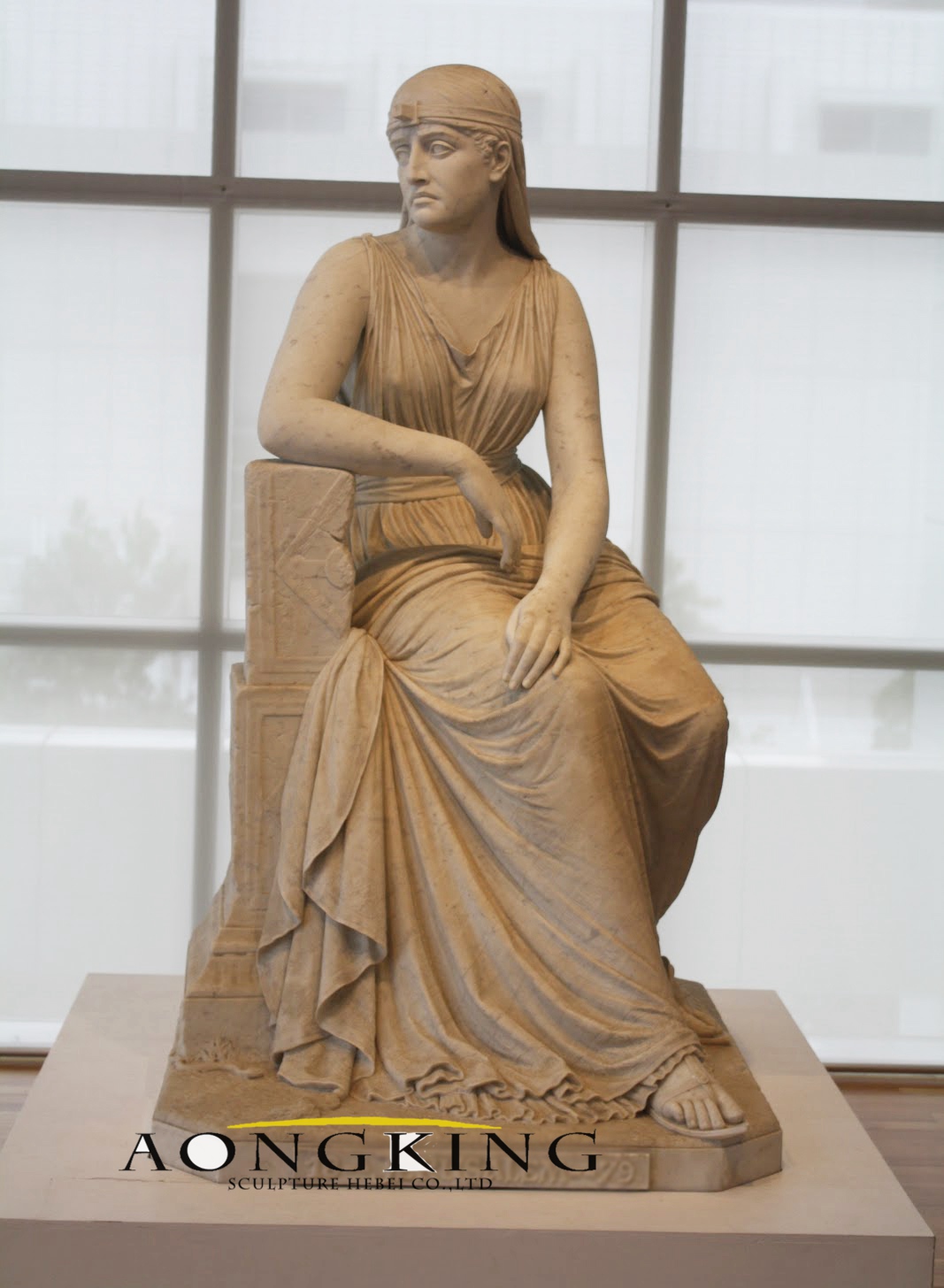 Clay sculpture od lady