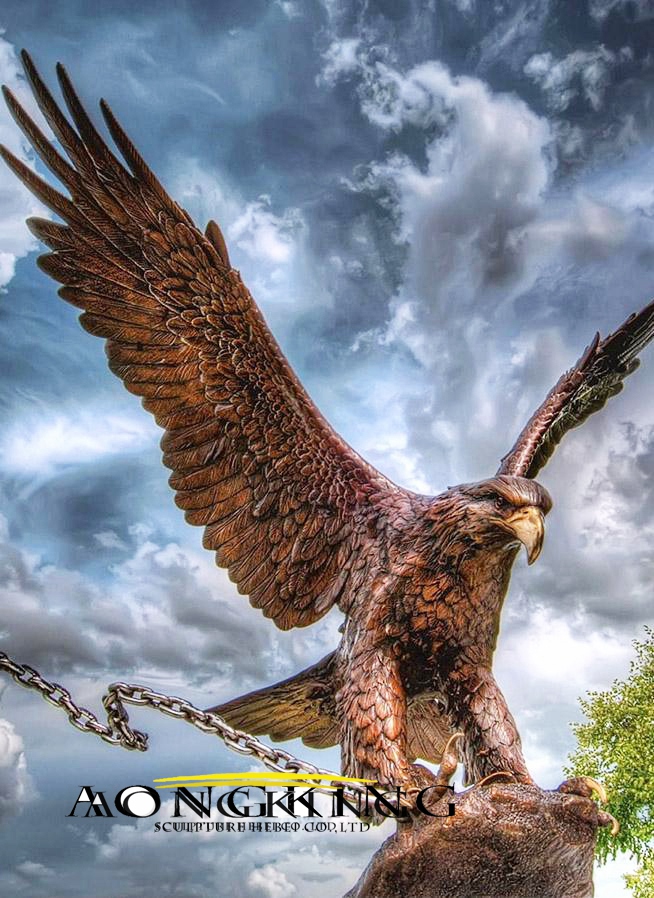 Birds of prey statue
