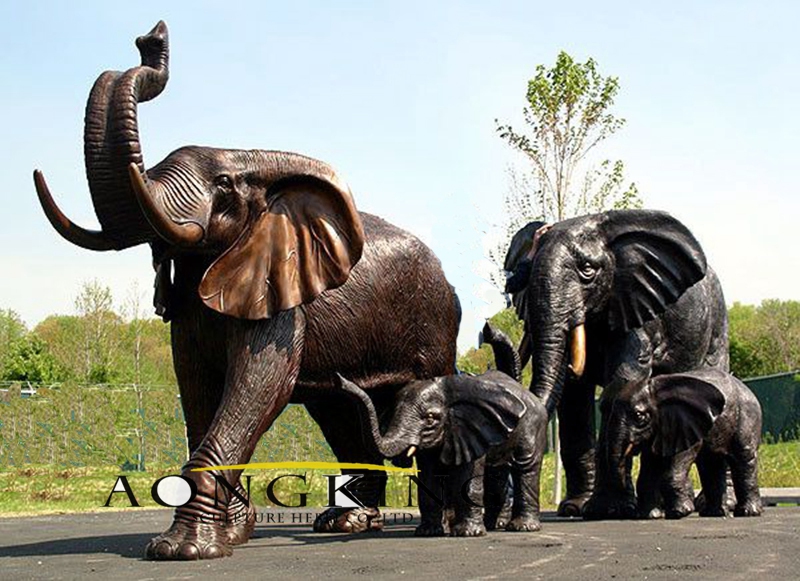 Bronze statues of elephant family
