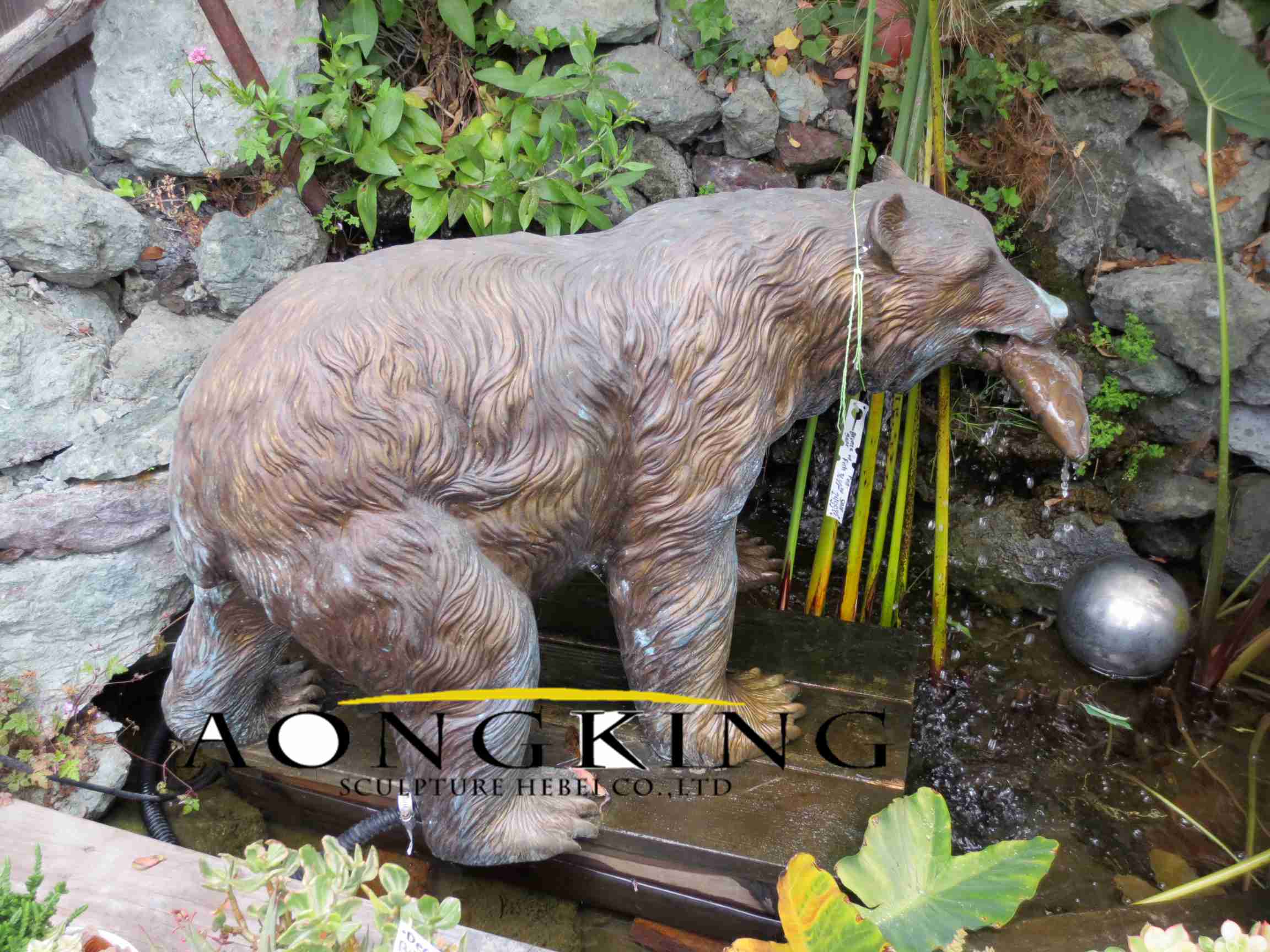 Bear eat fish statue in bronze