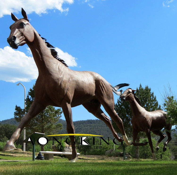 Casting life size running horse sculpture