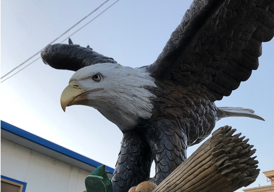 Eagle sculpture (1)