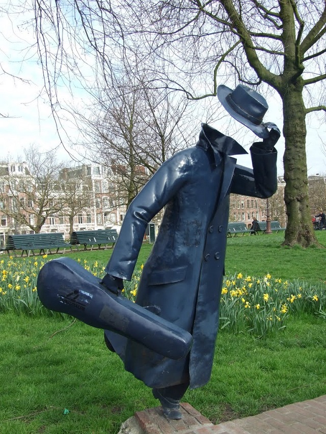 Headless musician amsterdam sculpture bronze 