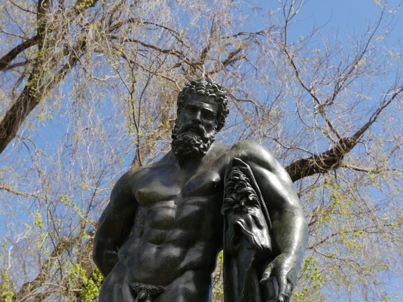 Hercules statue (4)