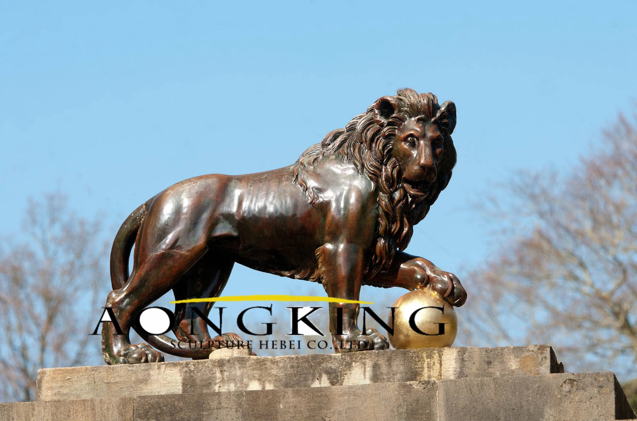 Lion sculpture for park gate