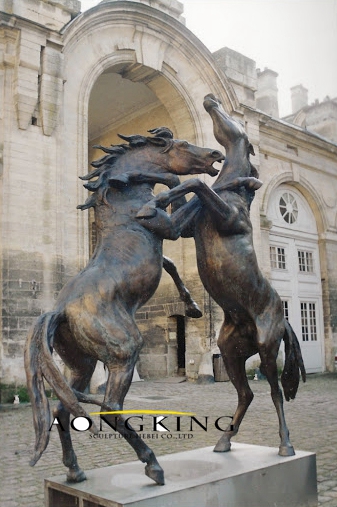 Metal horse statue fighting