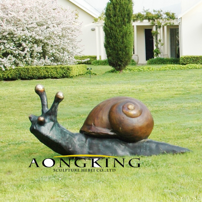 Sculpture snail