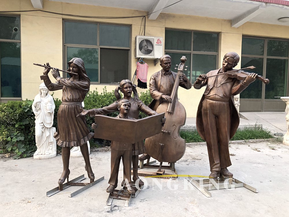 musician family statue (1)