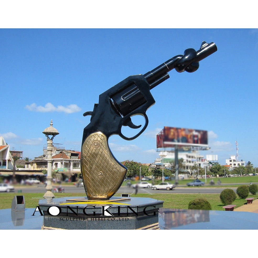 Pistol bronze statue