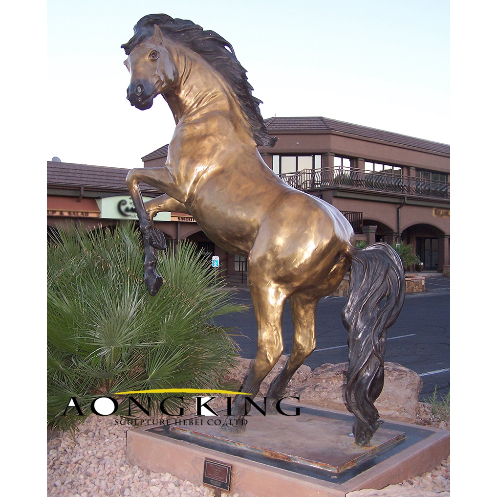 Outdoor garden horse statue