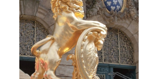 Side view lion statue