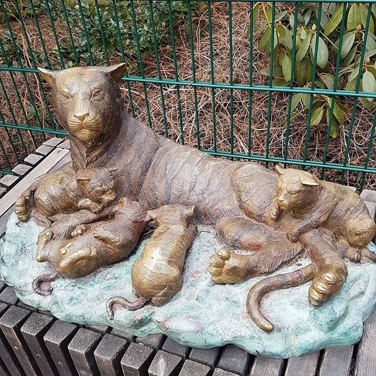 Tiger statue bronze