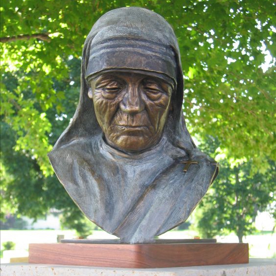 Mother bust bronze statue