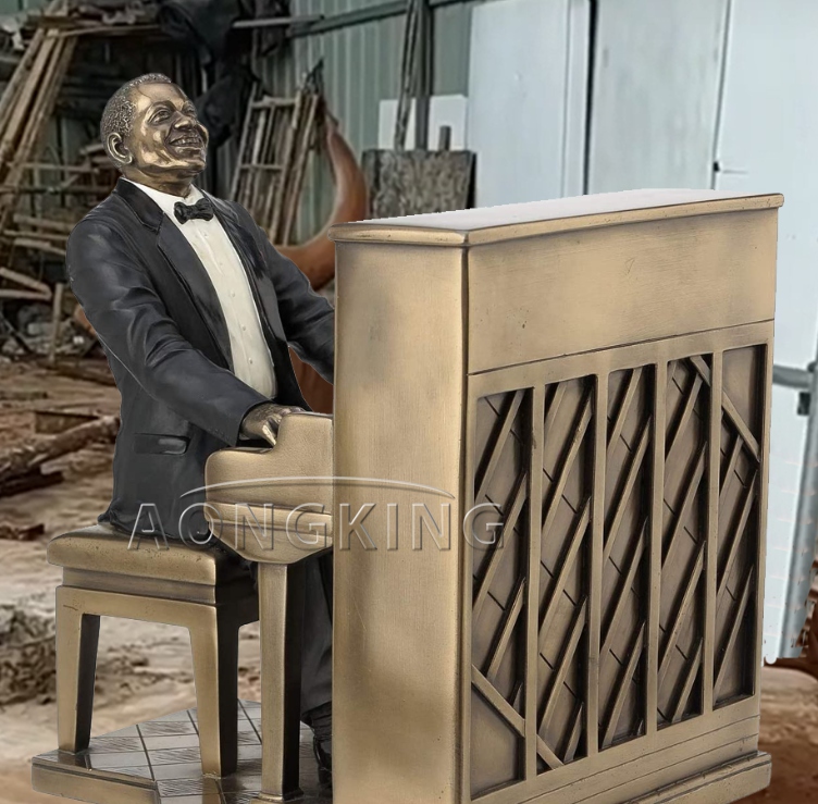 Play piano sculpture