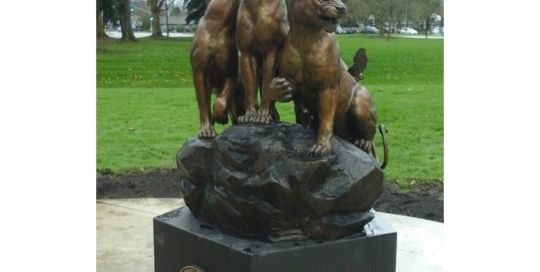 Sculpture of three tigers