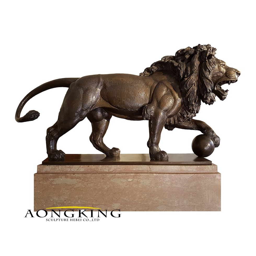 Lion statue bronze