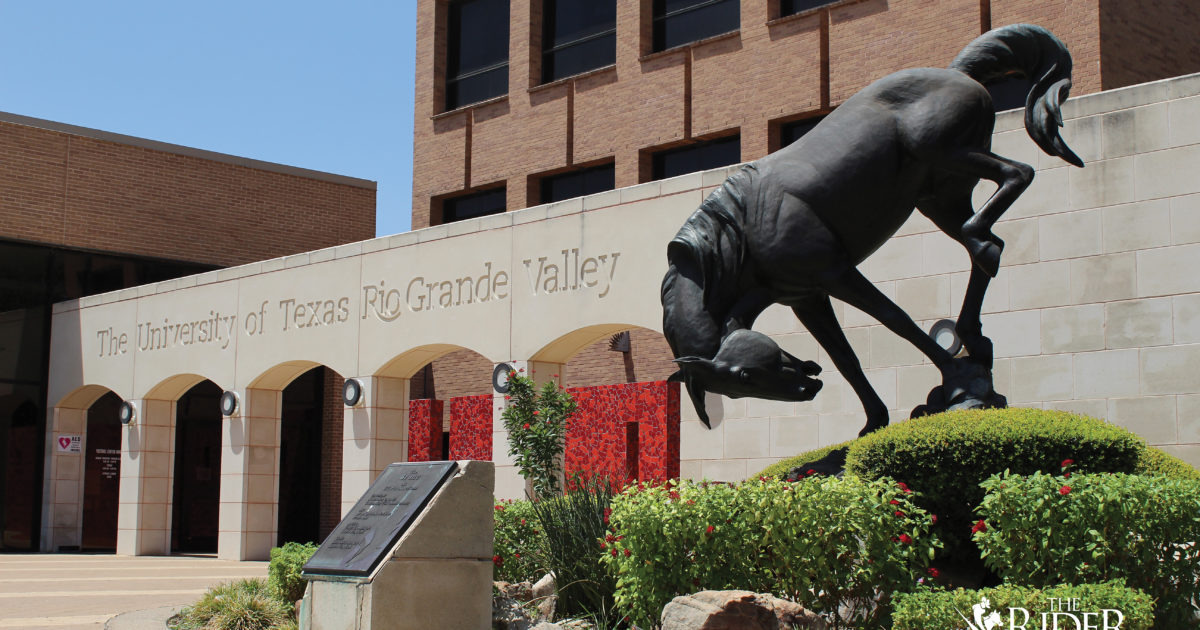 University decor horse statue