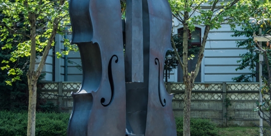 Metal violin bronze sculpture