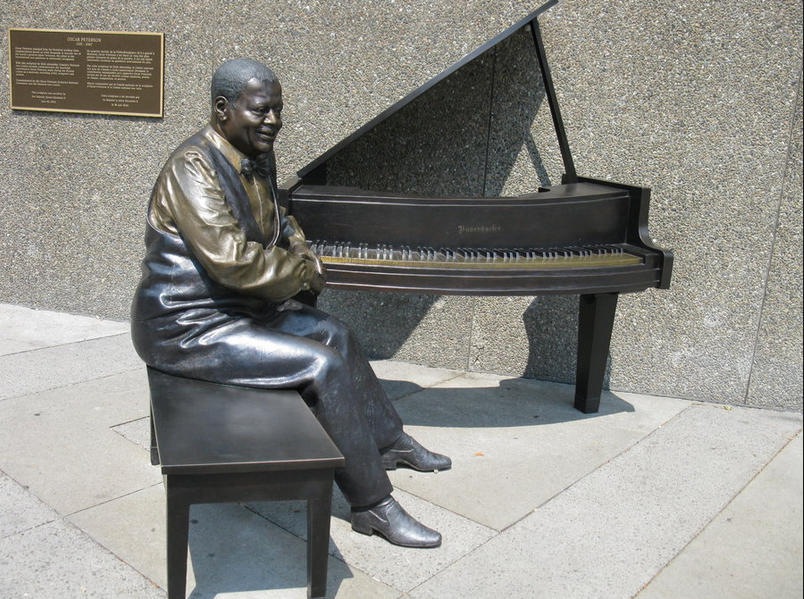 statue of Oscar Peterson detail