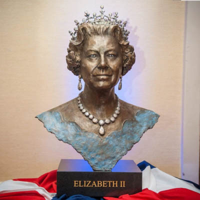 Famous queen elizabeth bust
