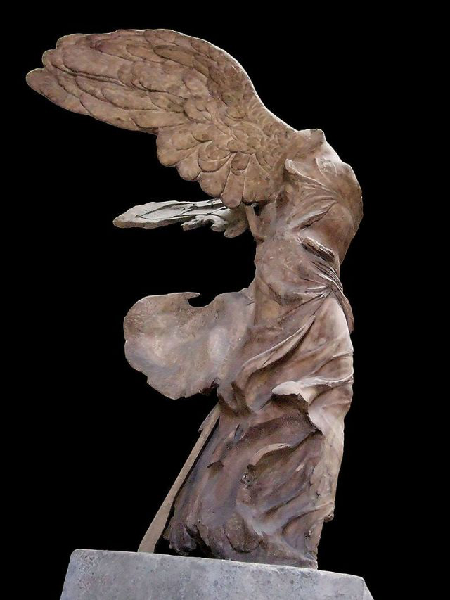 Winged victory of samothrace statue