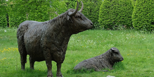 highland cow sculpture