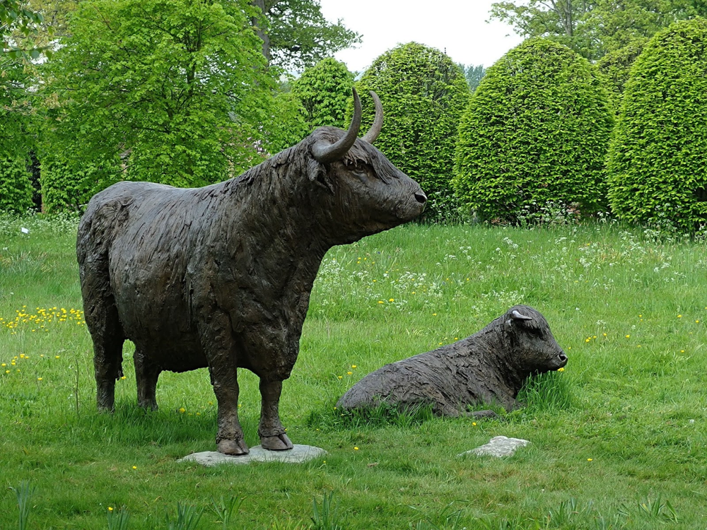 highland cow sculpture