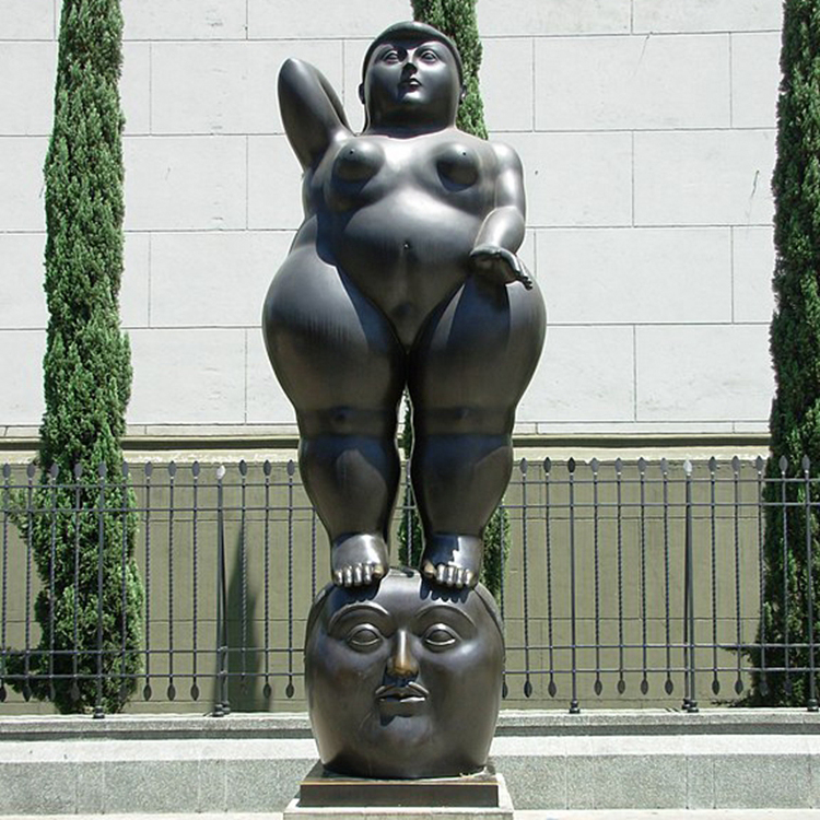 sculpture Fernando Botero in the park