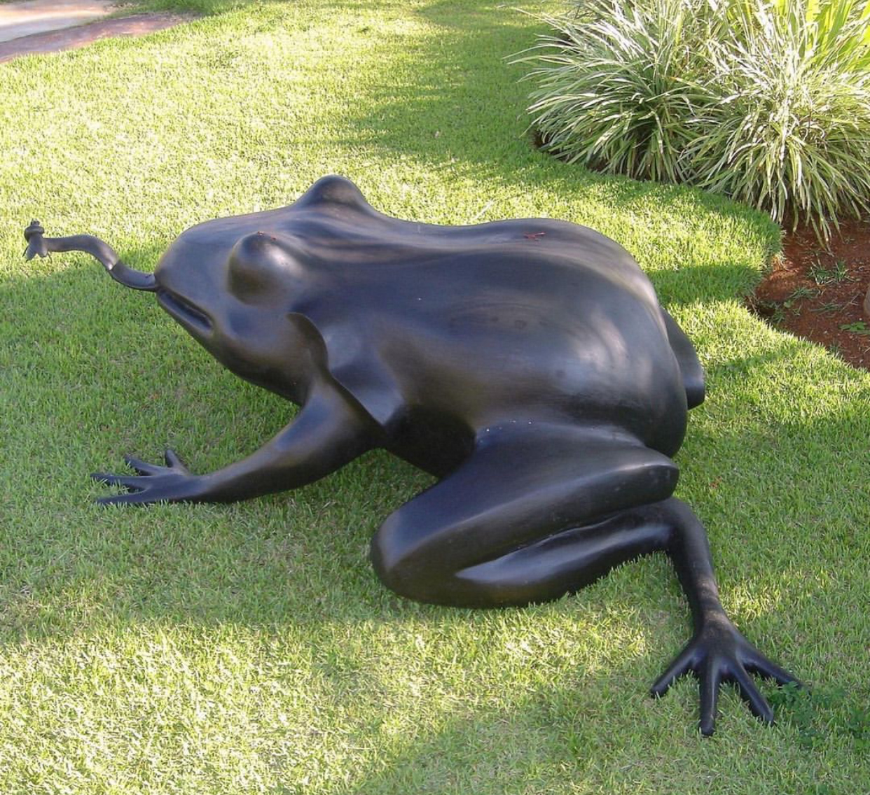 Feng shui Patinated Bronze Lucky Frog Home Ornament Sculpture