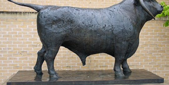 Bull Statue For outside Oxford Railway Station