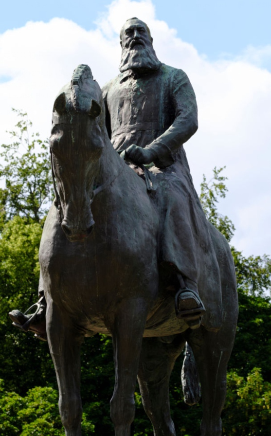 Leopold II statue 3