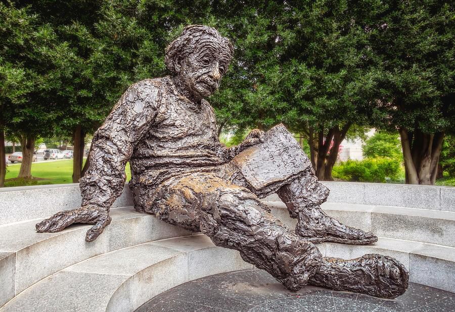 bronze Einstein sculpture
