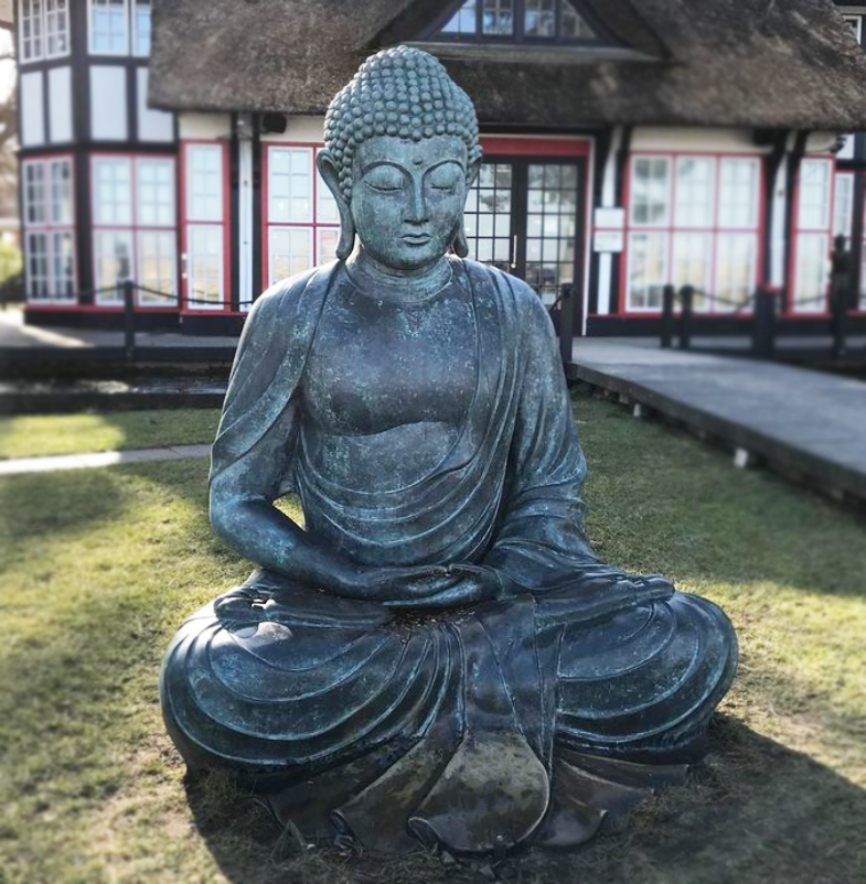 peaceful buddha statues