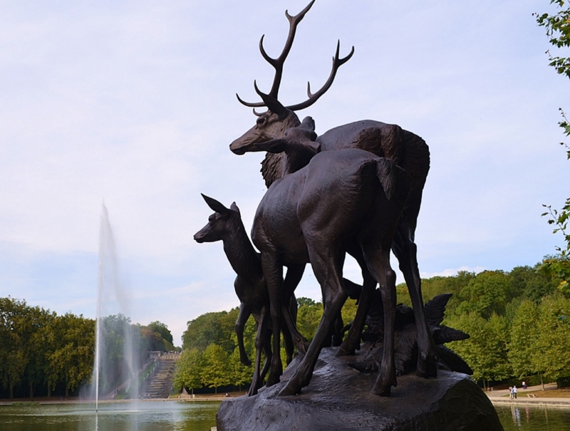 bronze sculpture cerf