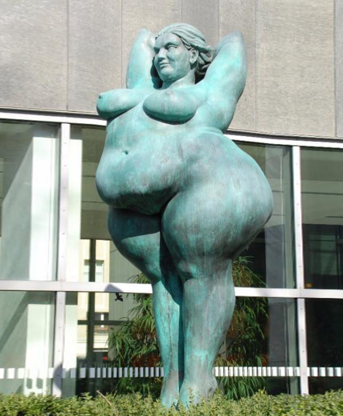 large sculpture grosse dame
