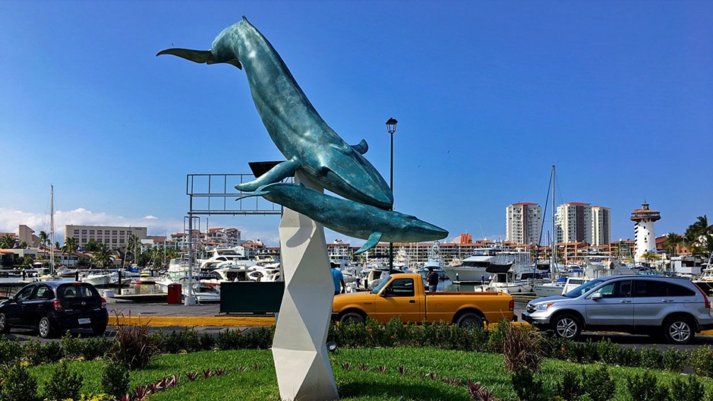 outdoor whale statue (4)