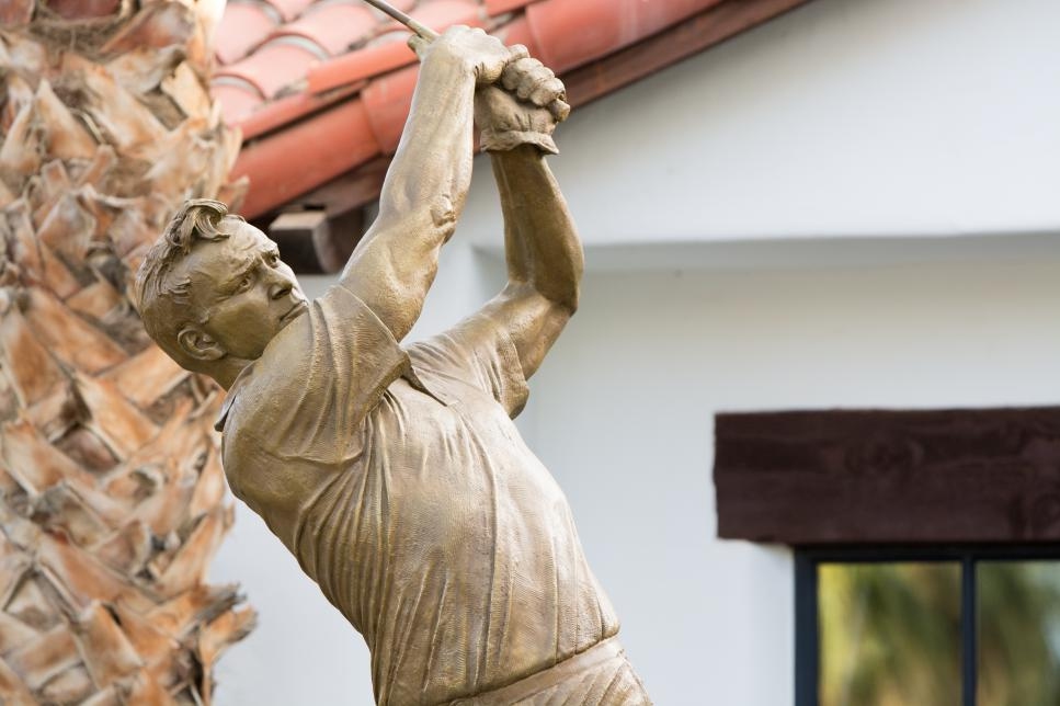 the Arnold Palmer statue (4)