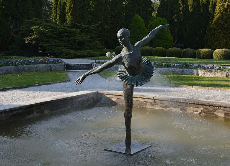 sculpture dancer fountain