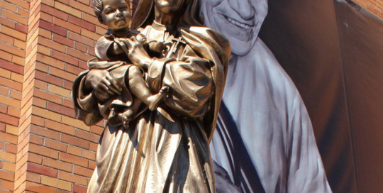 Mother Teresa Statue bronze