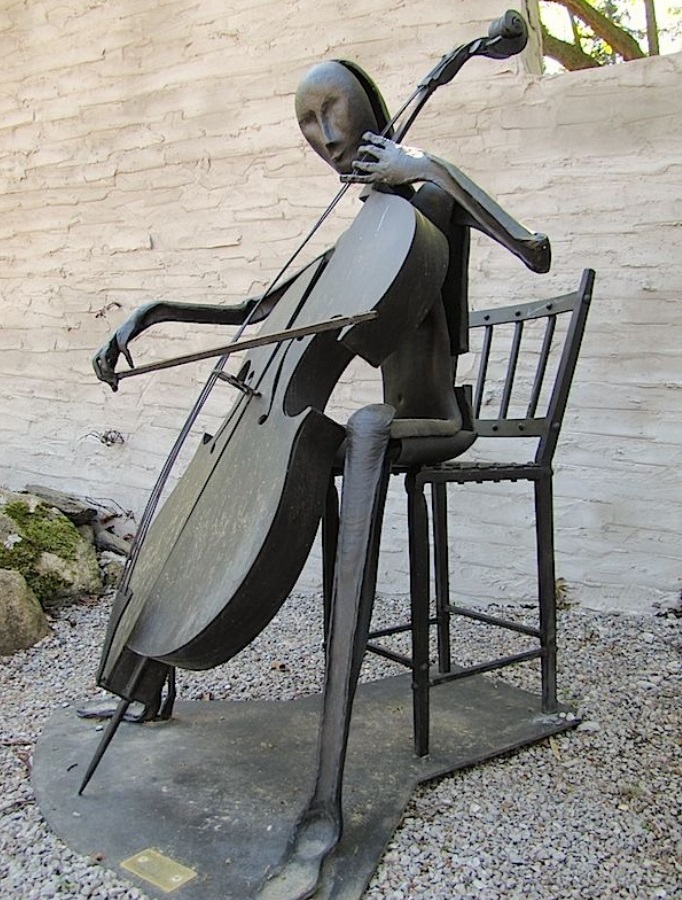 playing cello sculpture 2