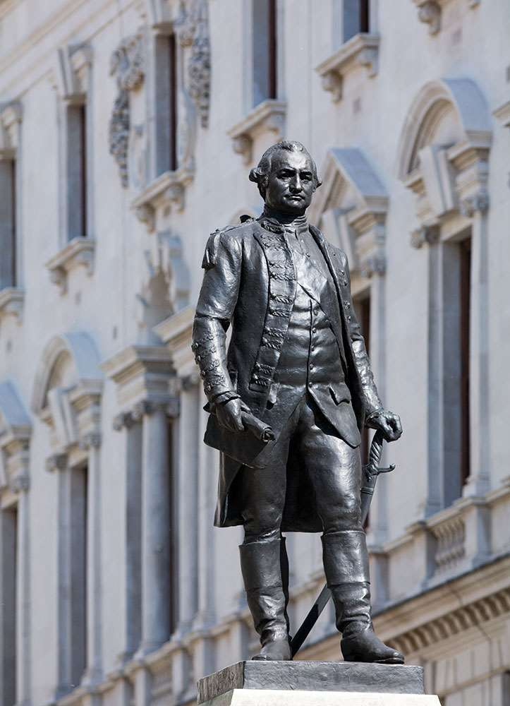 Robert Clive statue 3