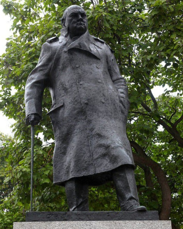 Winston Churchill Parliament Statue (3)