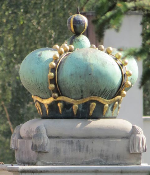 crown sculpture2