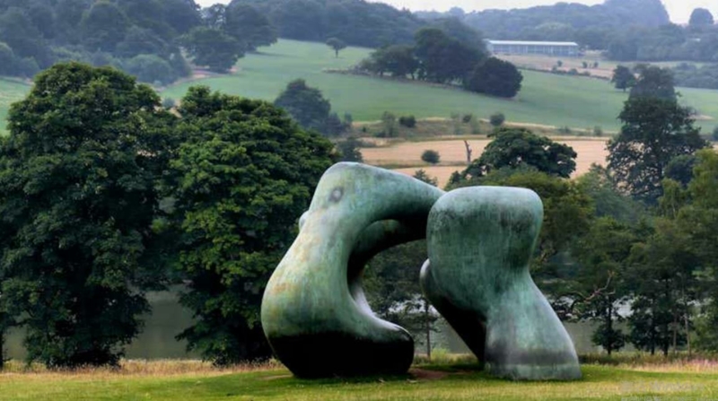 Henry Moore: Large Two Forms