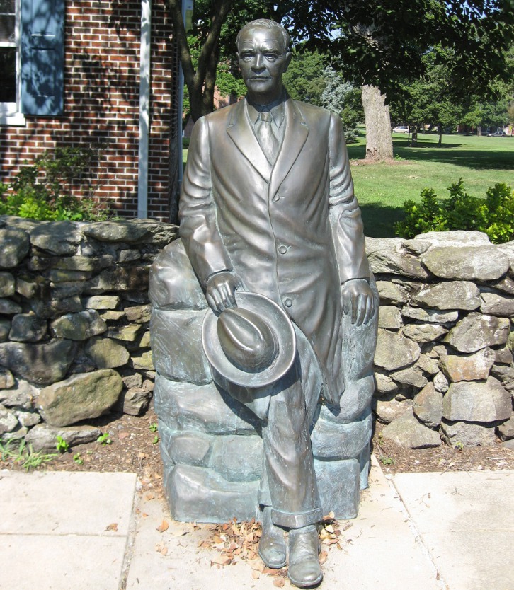 bronze Dwight D. Eisenhower statue