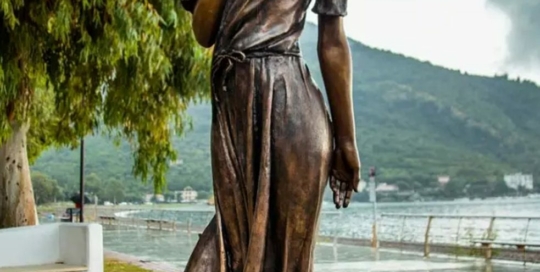 Heroine Gleaner sculpture
