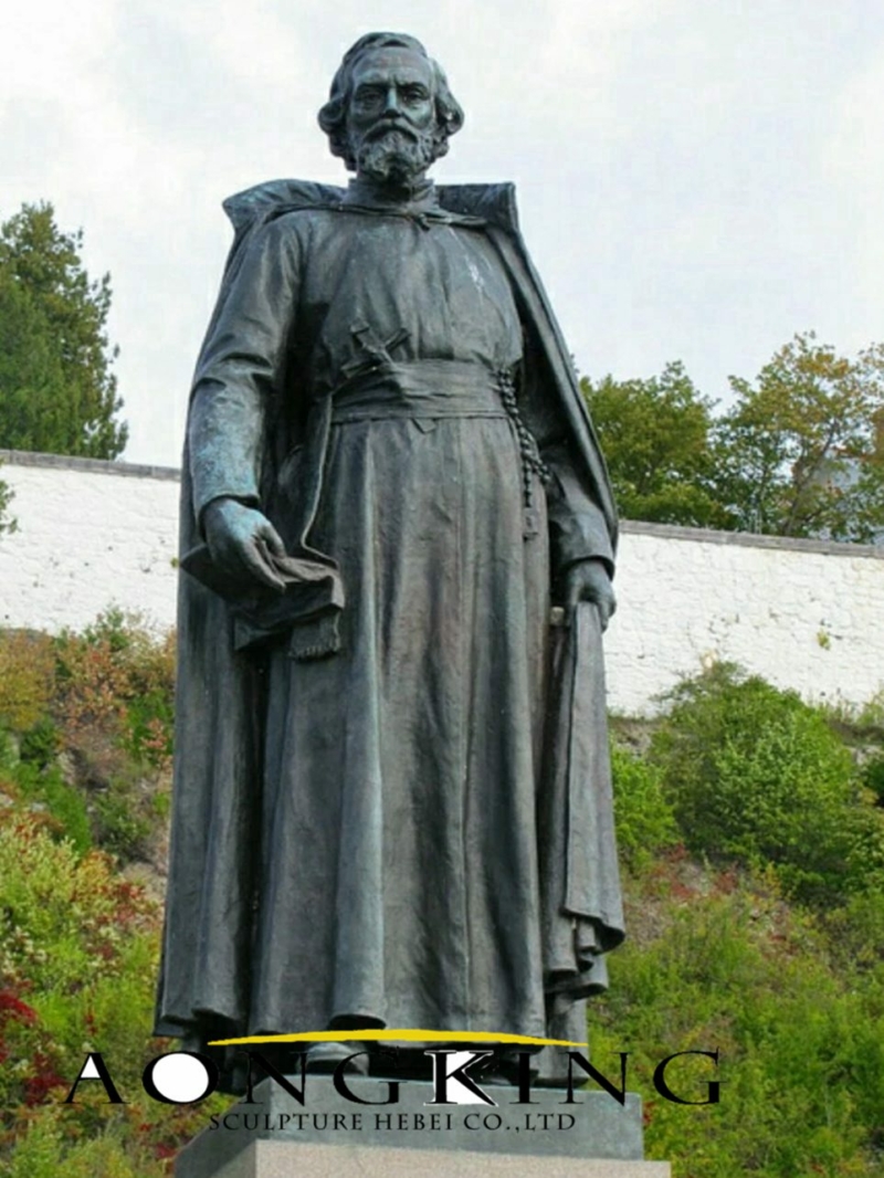Statue of explorer